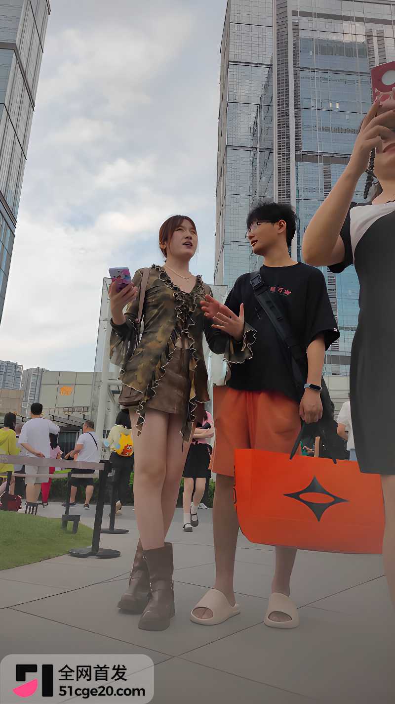 偷拍大神街头抄底 3
