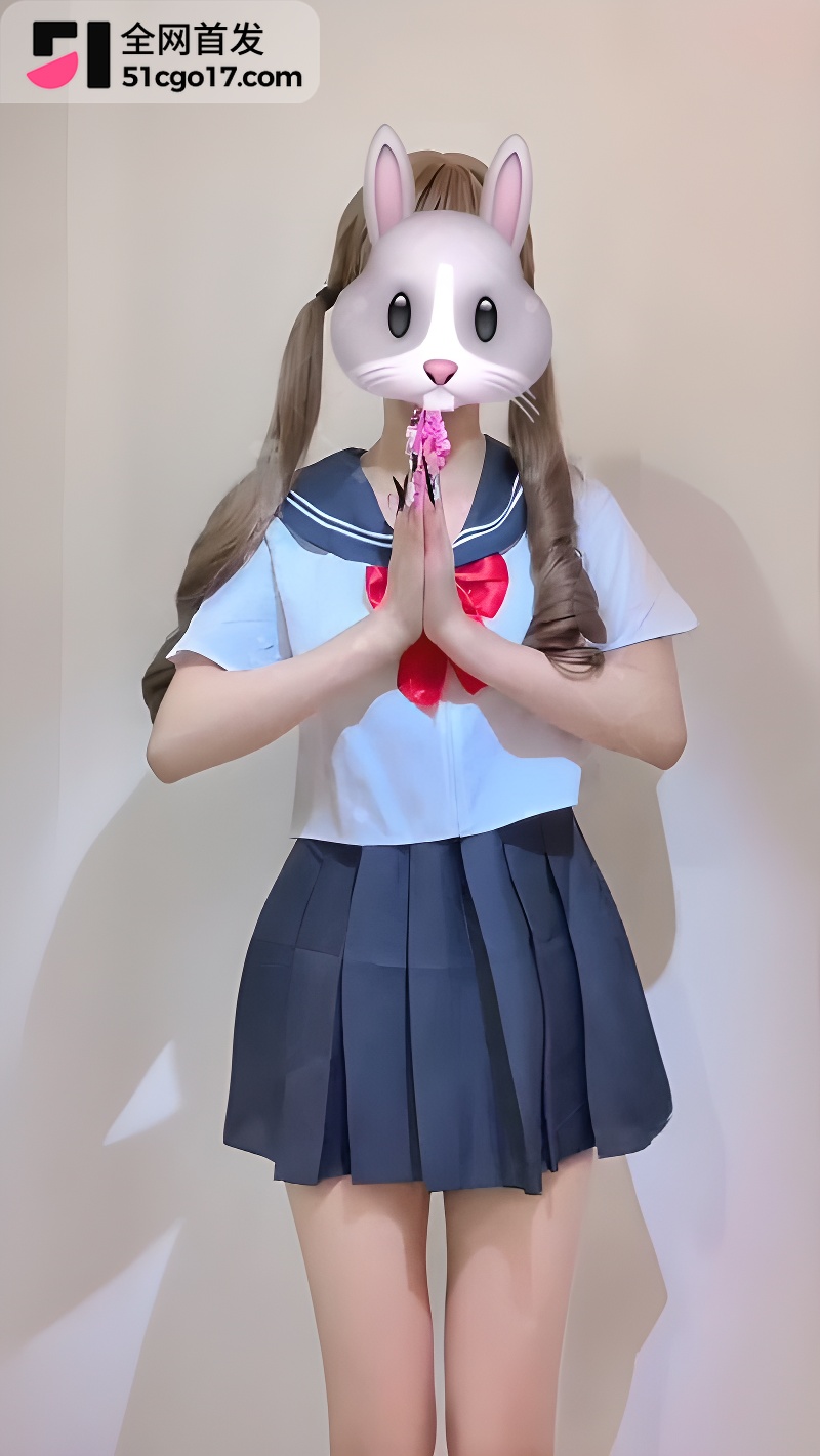 露出网黄鼠鼠酱穿水手服户外赛肛1