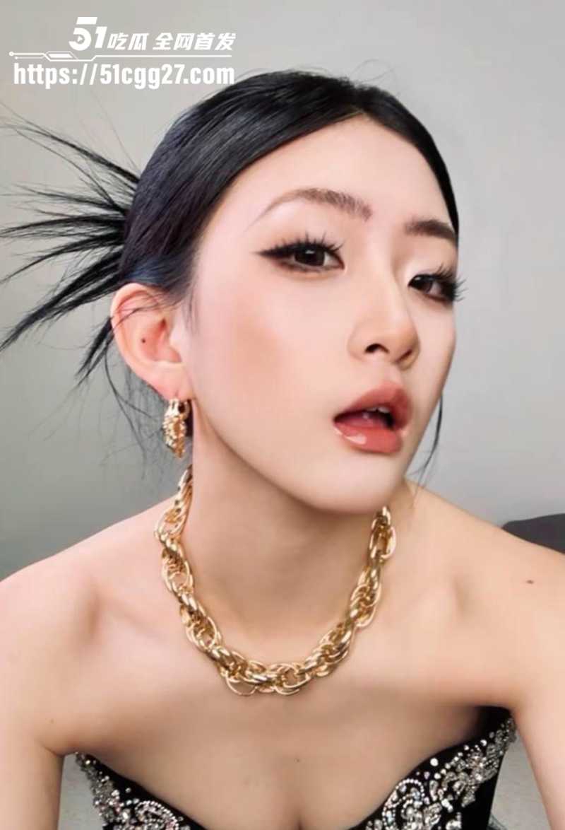 广州极品身材反差 女友不雅视频曝光 1 拷贝