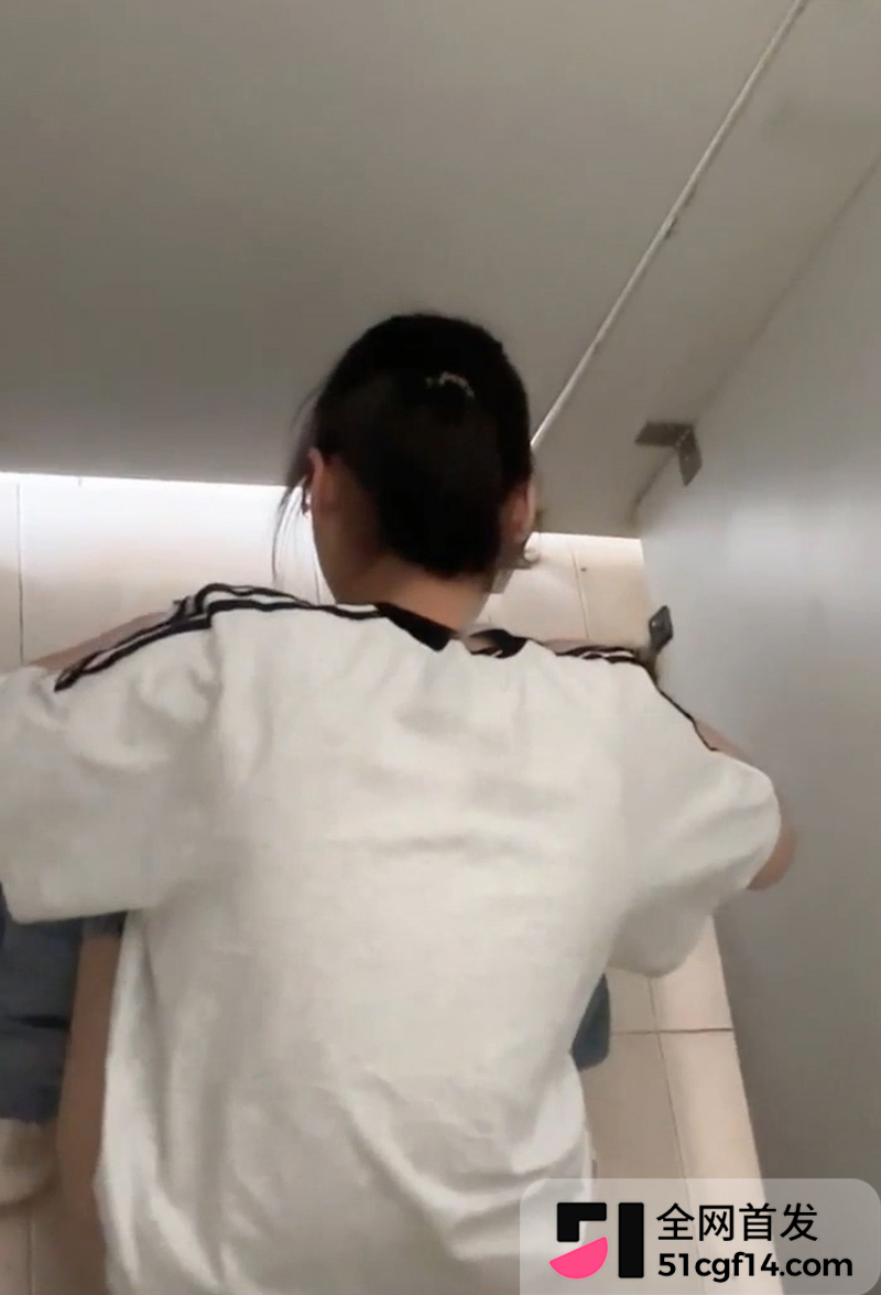女厕近距离偷拍 4 拷贝