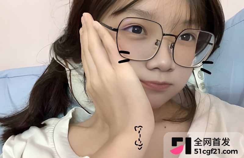 19岁反差眼镜妹下海卖淫 1
