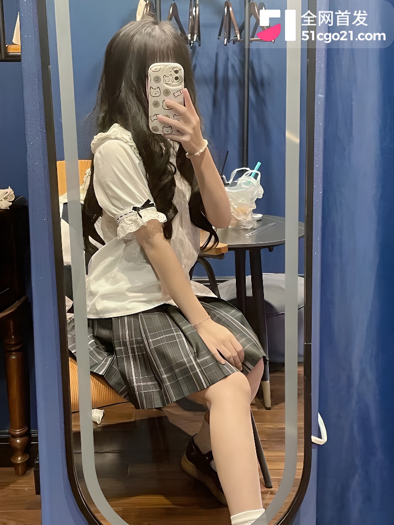 东莞18岁学妹情侣自拍 1