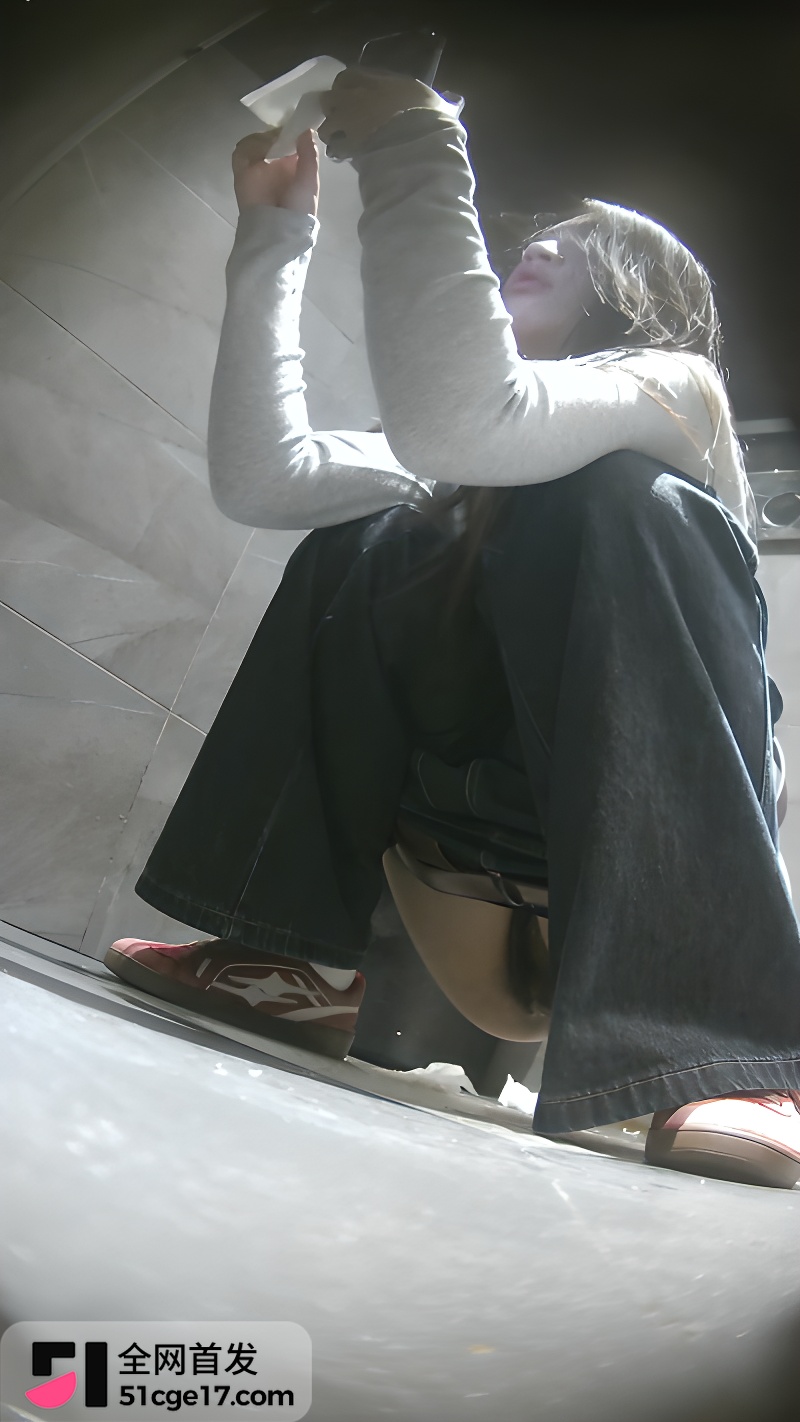 酒吧厕所全景偷拍2