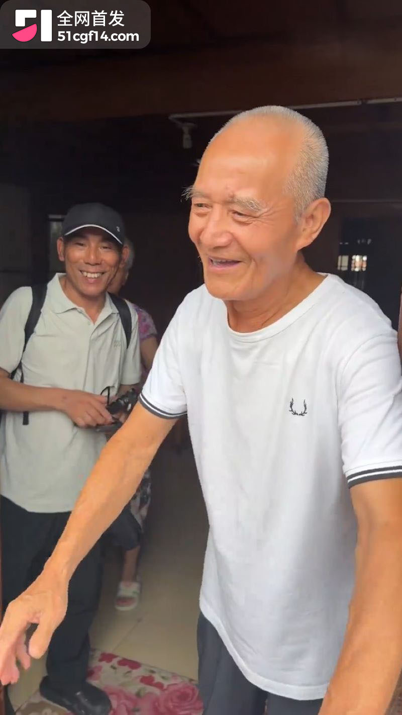 浙江葫芦娃爷爷亲手剪掉7个葫芦 4