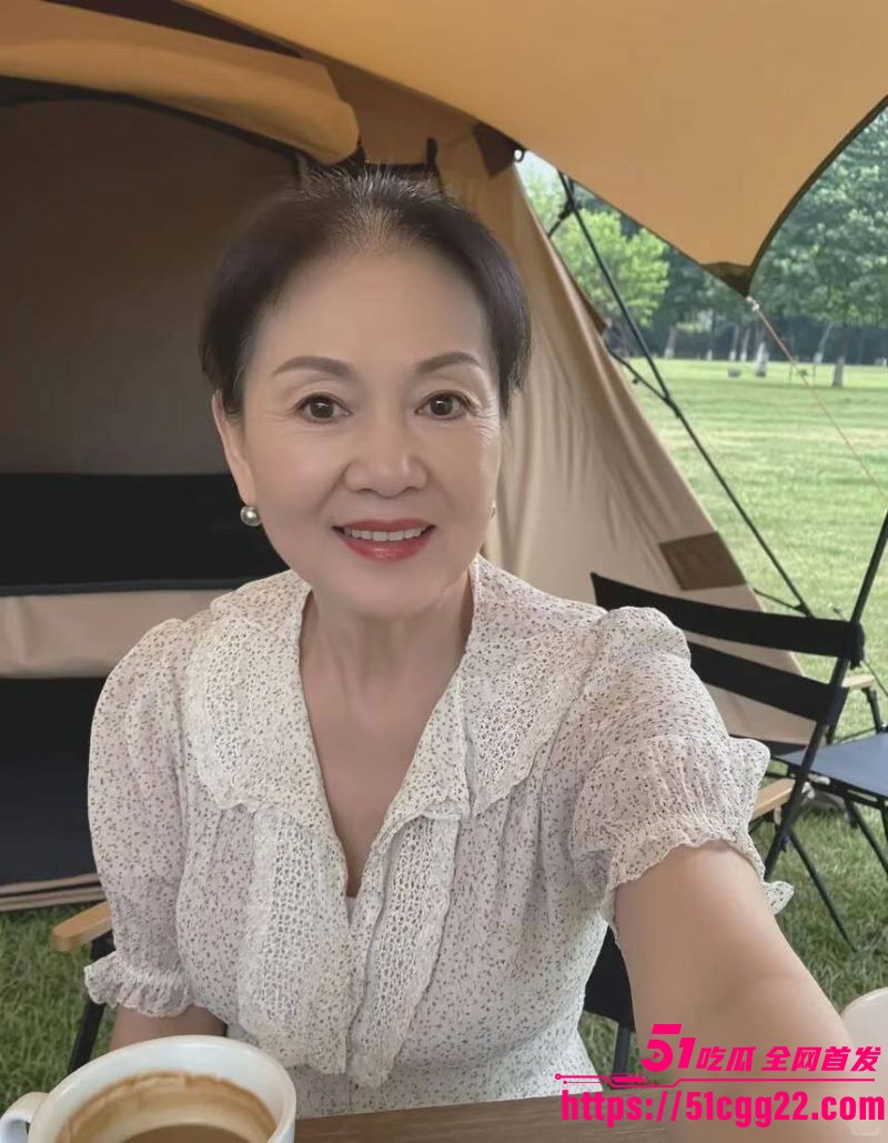 小伙迷恋熟女奶奶拿下67岁寡妇 1