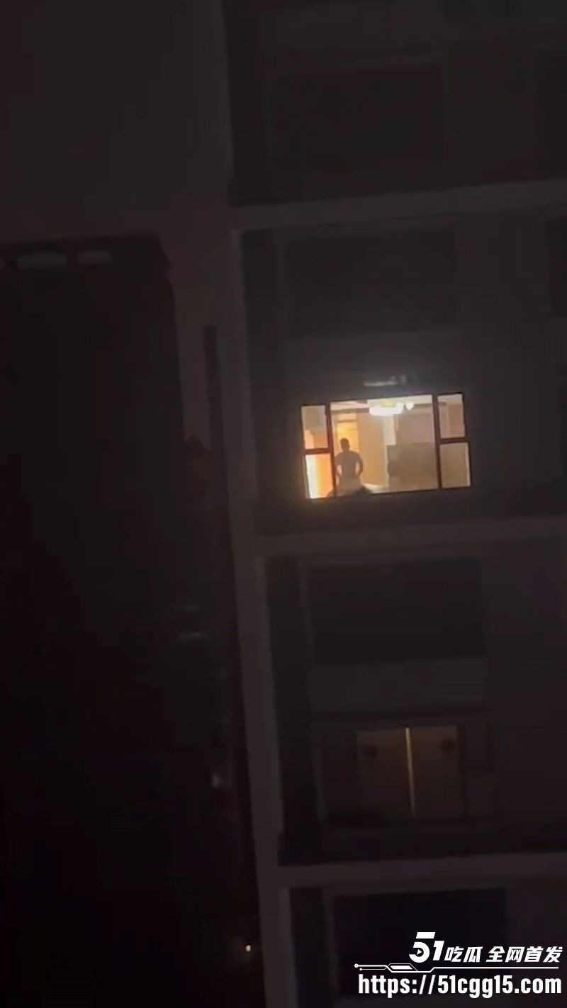 深夜惊现偷拍寂寞少女 1