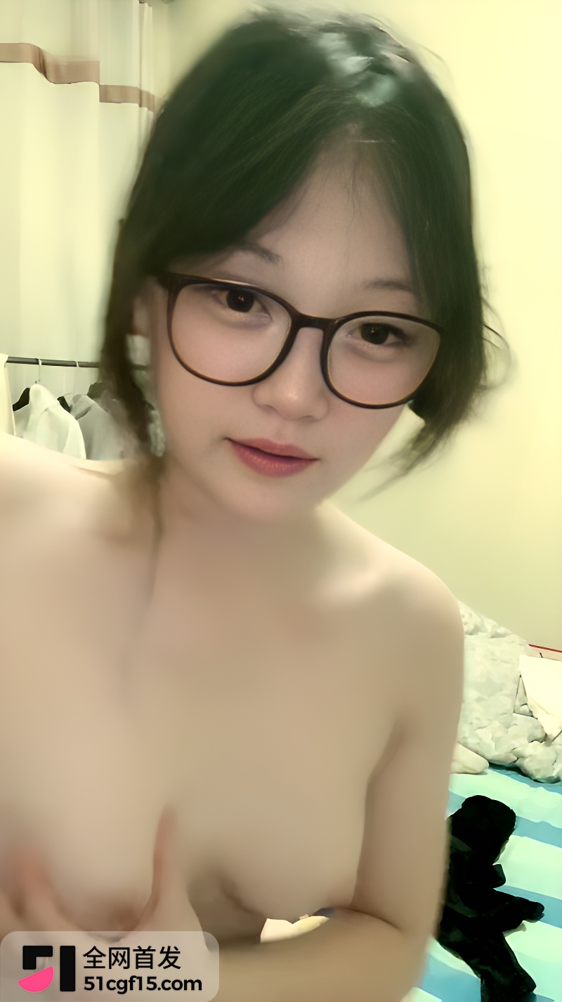 极品反差眼镜妹 洛洛 直播大秀2