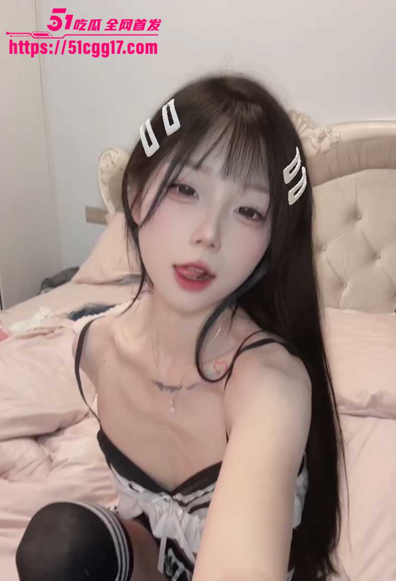 白嫩大奶反差婊嫩妹裸舞合集流出 1 拷贝