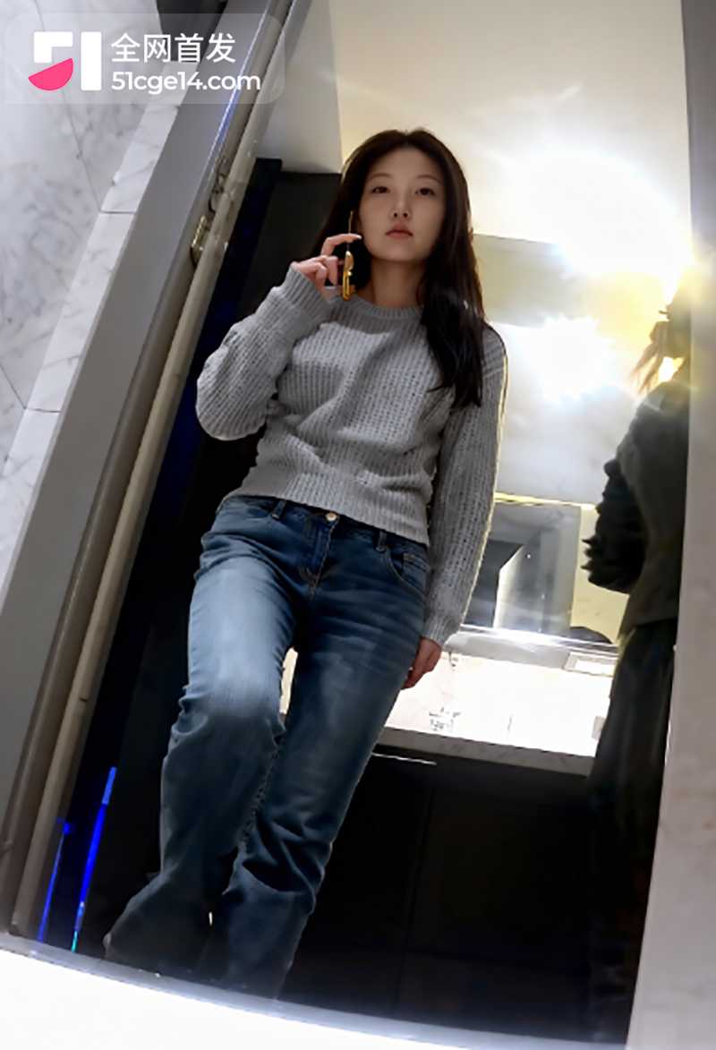 高质量酒吧女厕偷拍 2 拷贝