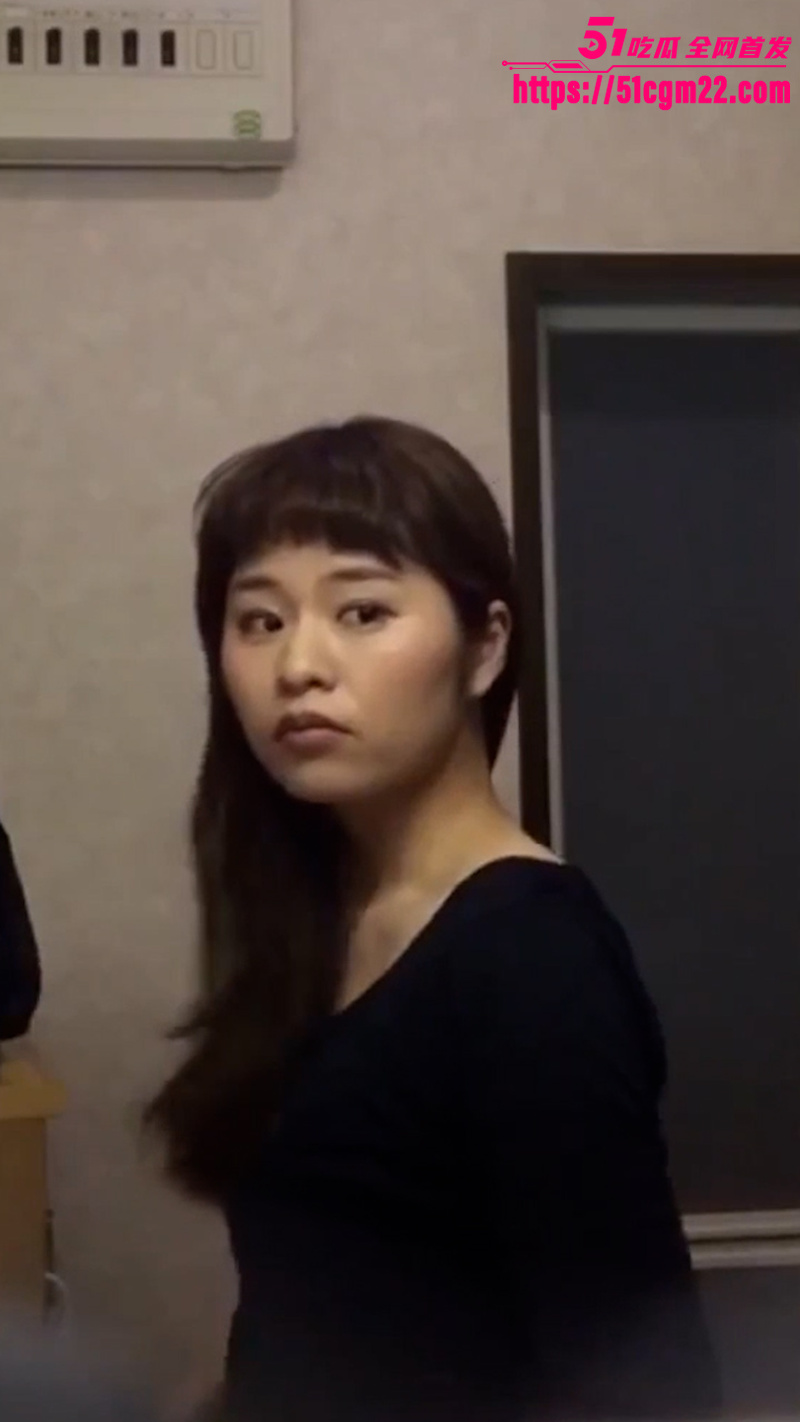 独家偷拍 邻家火辣美女 私密脱衣过程 1