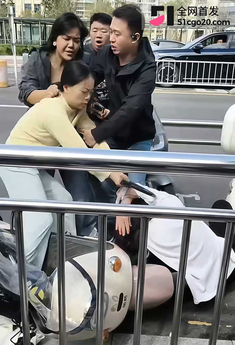 青白江小学门口吵架杀人 3 拷贝