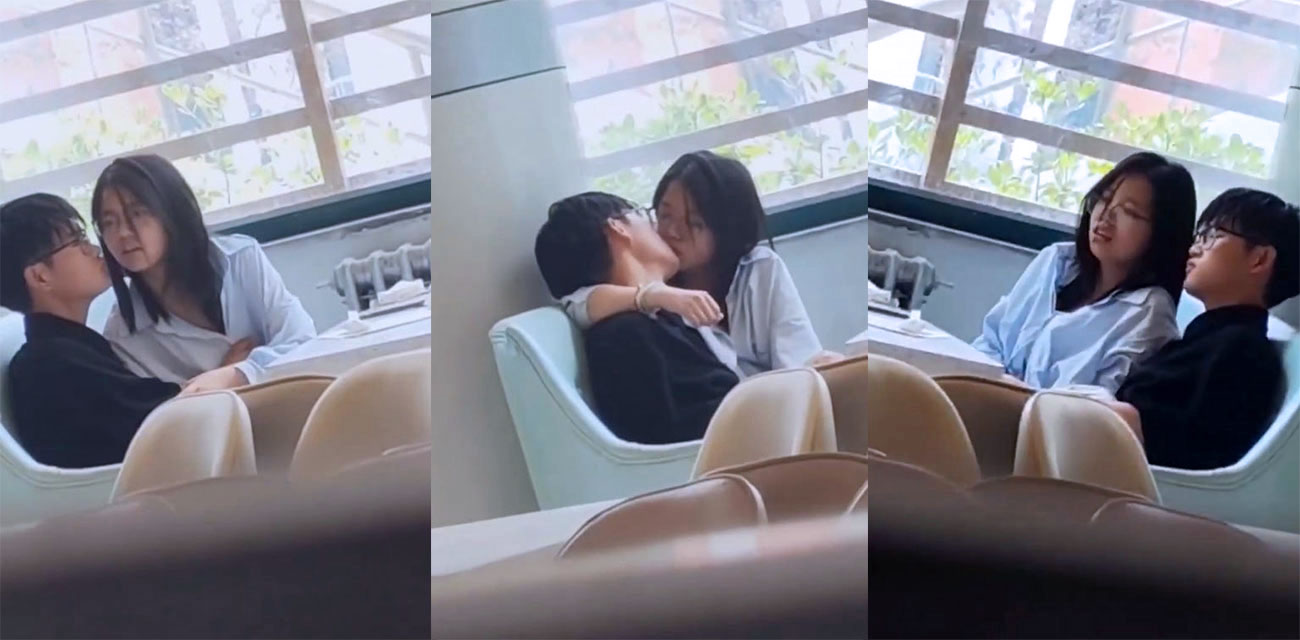 偷拍眼镜娘学妹图书馆当众打飞机 小手熟练撸屌忘情服务男友 真是太反差了