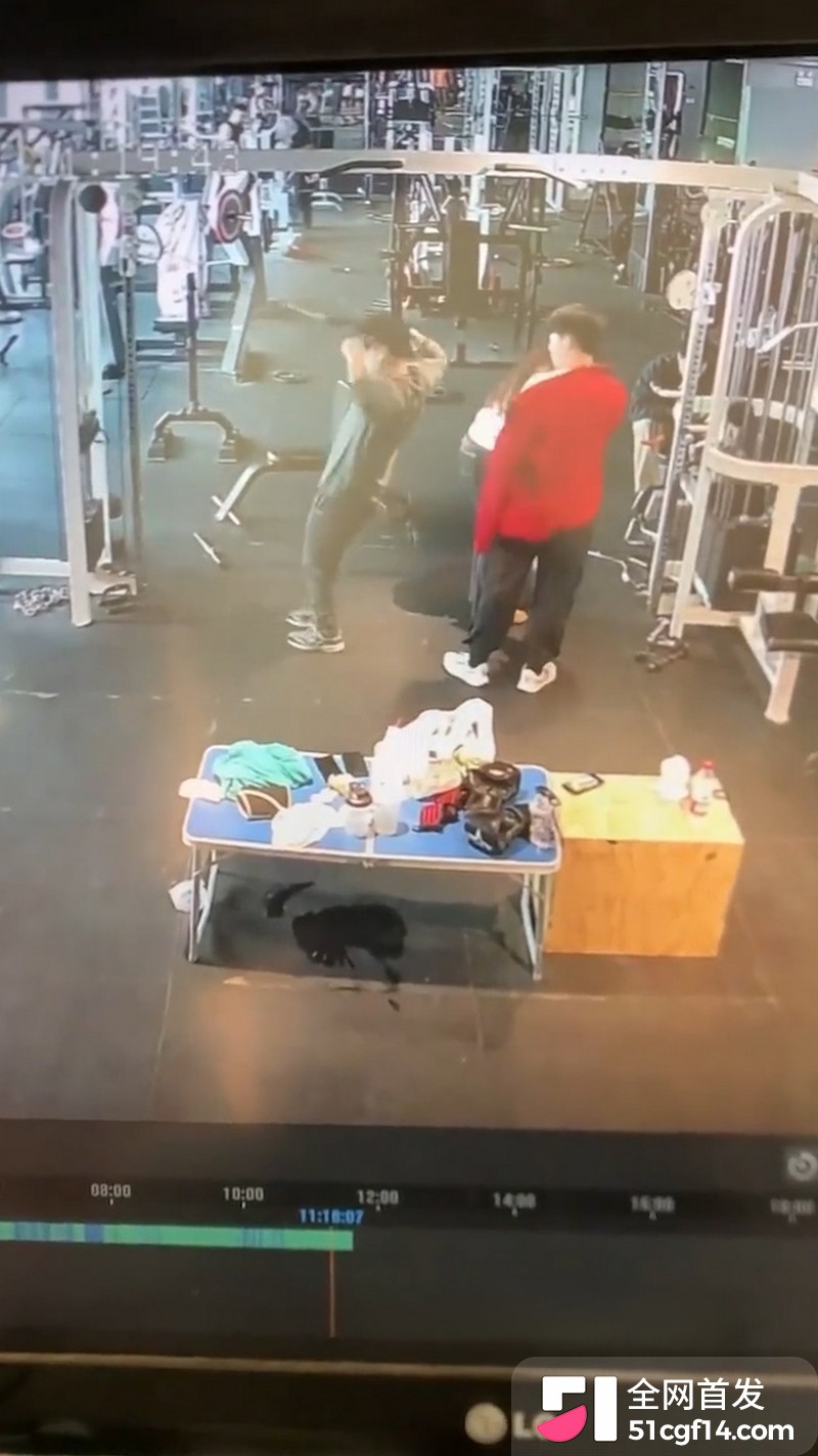 健身房监控雄性魅力大展示 1