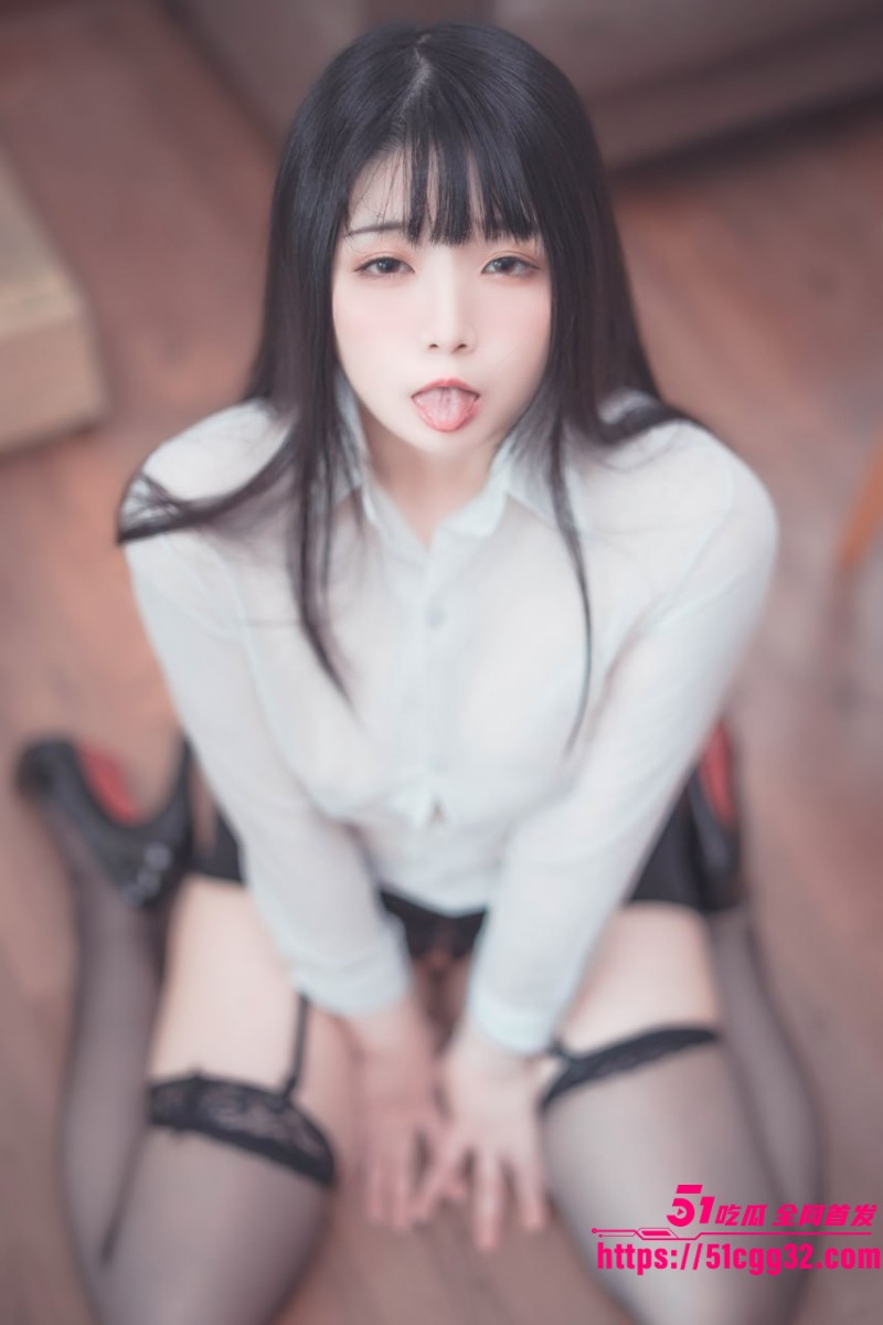 高颜值少女 落落Raku OL制服诱惑 工作女郎巨乳美腿诱惑勾引 脸穴同框自慰高潮浪叫 2