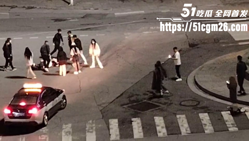19岁精神小伙精神小妹 马路约群架 3