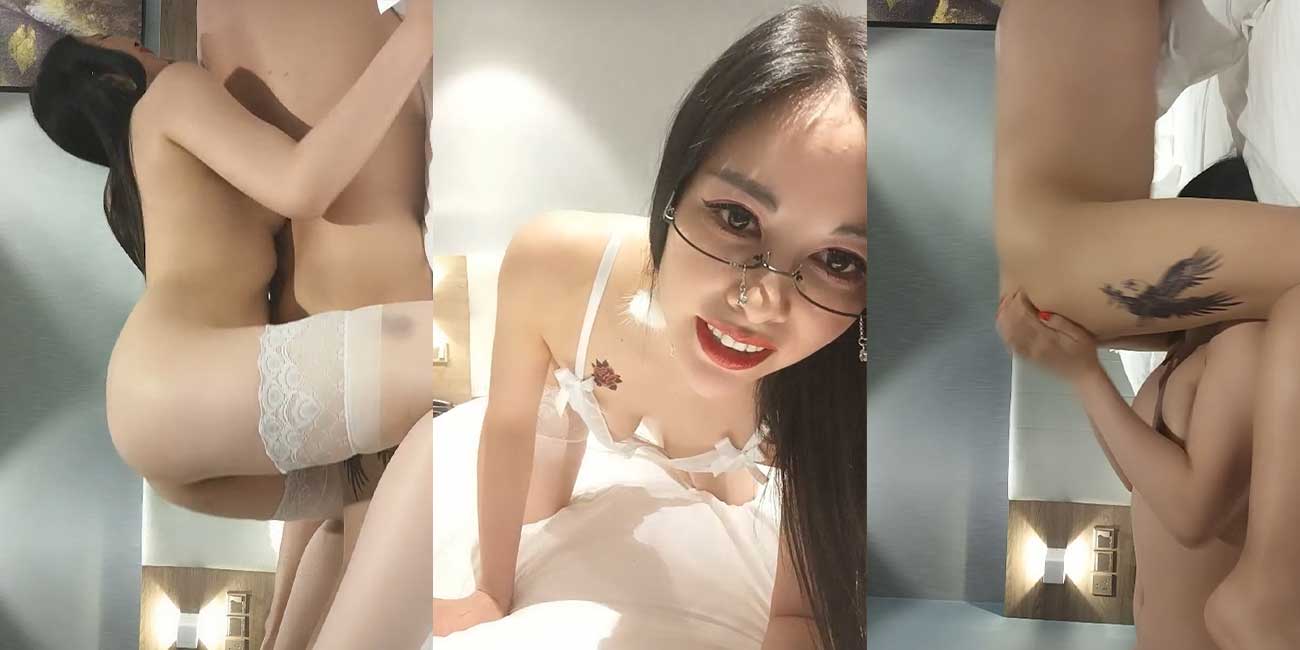 高颜值御姐眼镜娘 直播性爱大秀 身穿白丝撒娇卖骚 莞式服务全套激情榨精！