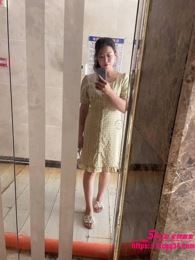 湖北小少妇 丁曲馨 约炮出轨视频流出 女仆制服揉奶扣穴表情淫骚 爆操骑乘爽到尖叫求饶 6