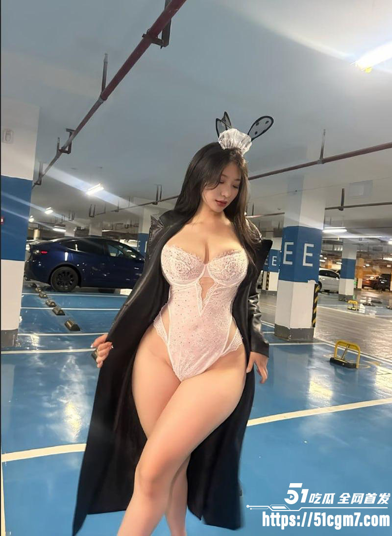 眼镜娘私密车震视频流出1