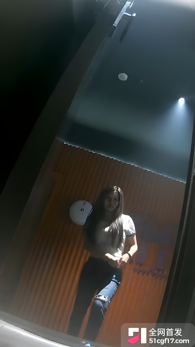 酒吧厕所偷拍系列2