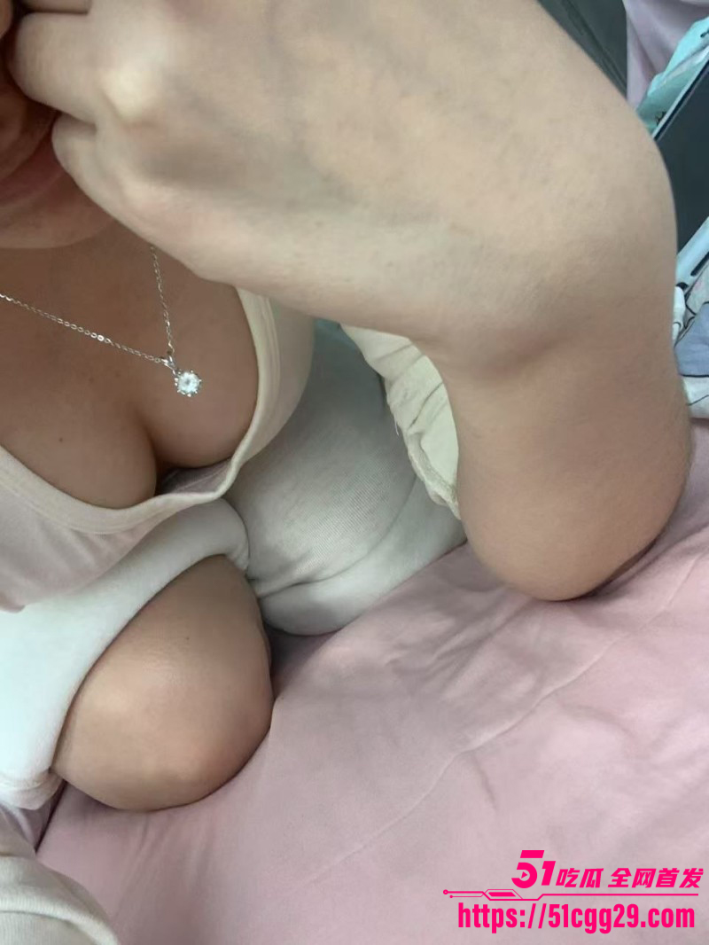 清纯学生妹宿舍自慰被曝光07