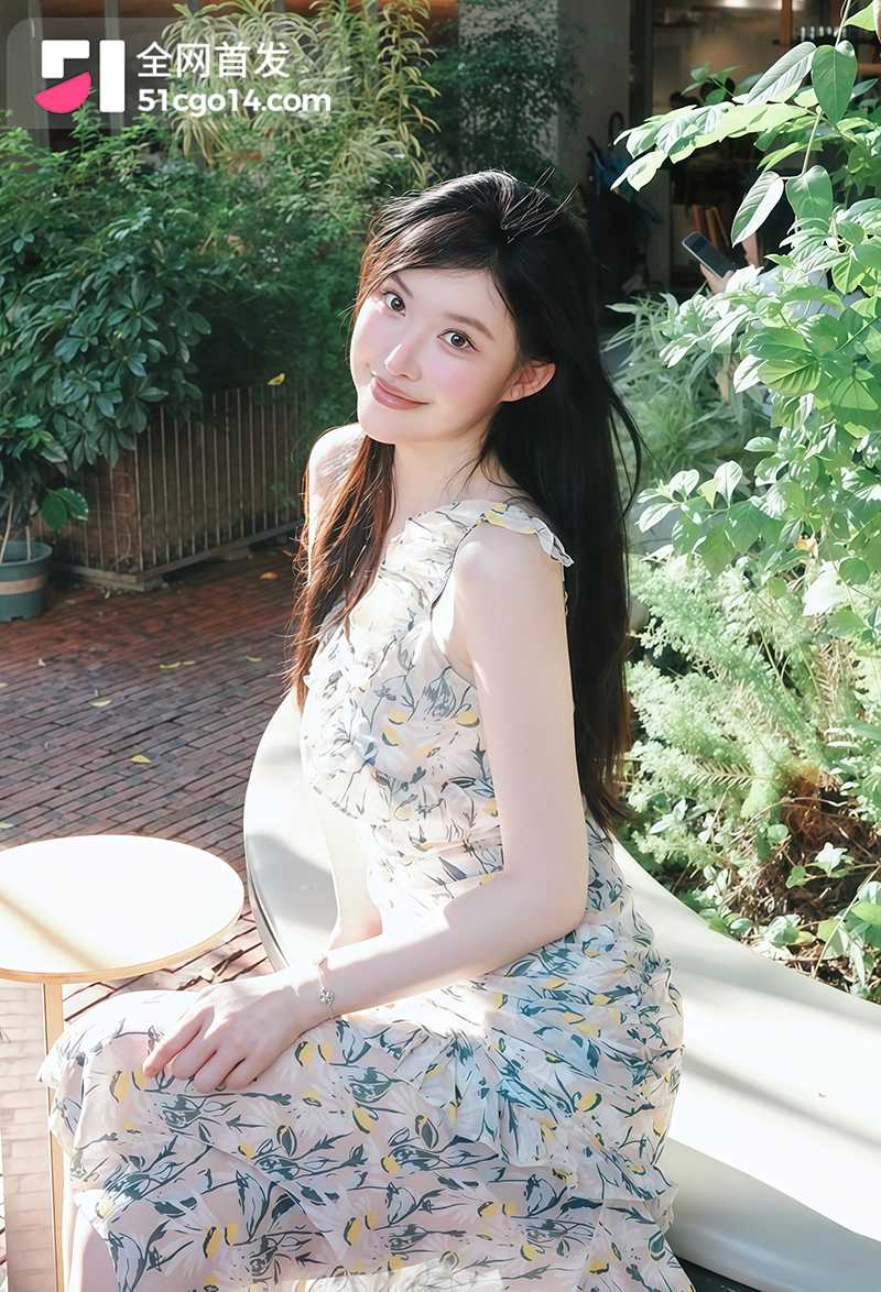 极品高颜值演员陈洛唯与金主在酒店里自拍10拷贝