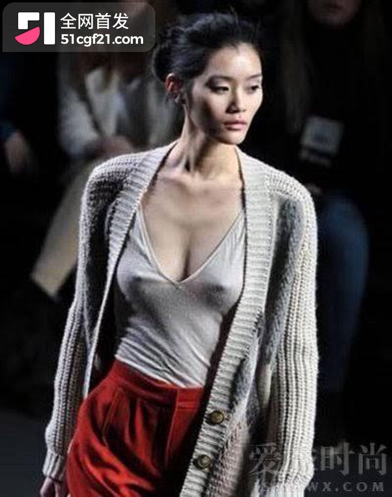 奚梦瑶重返维密获8秒特写 何猷君狂吹家族骄傲15