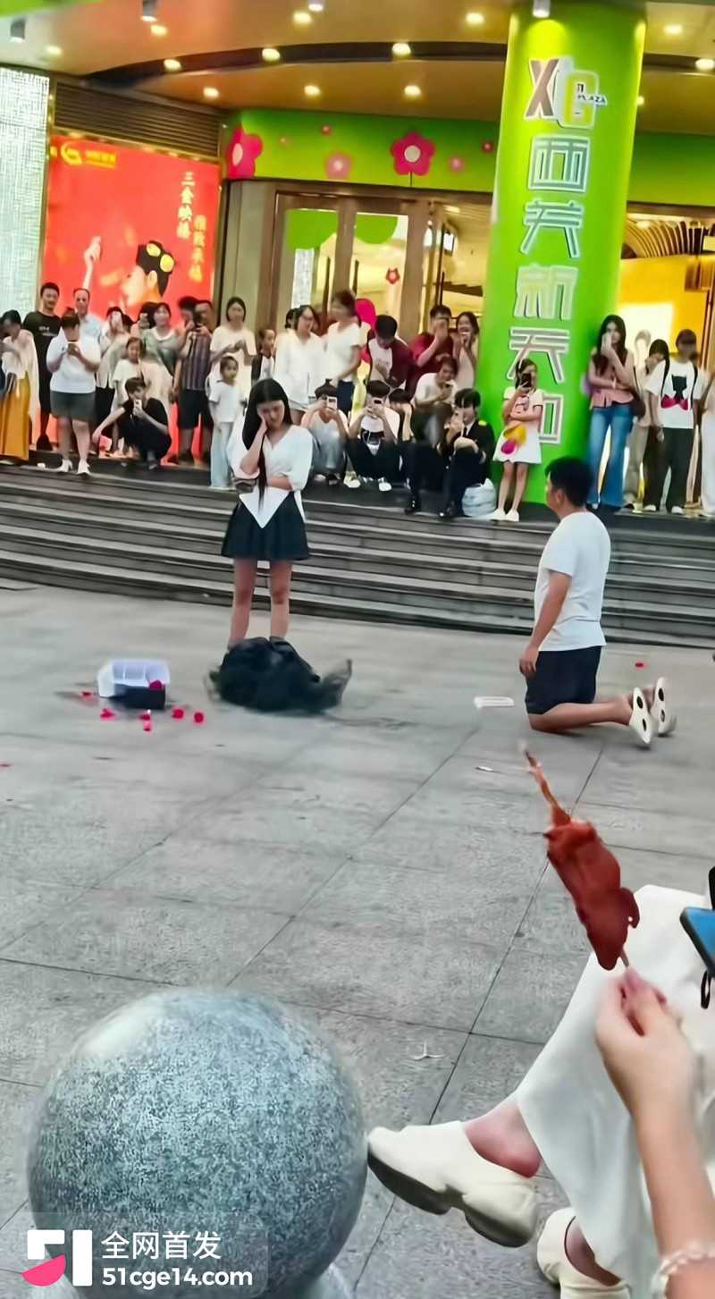广西南宁朝阳广场目森眼镜求婚视频05