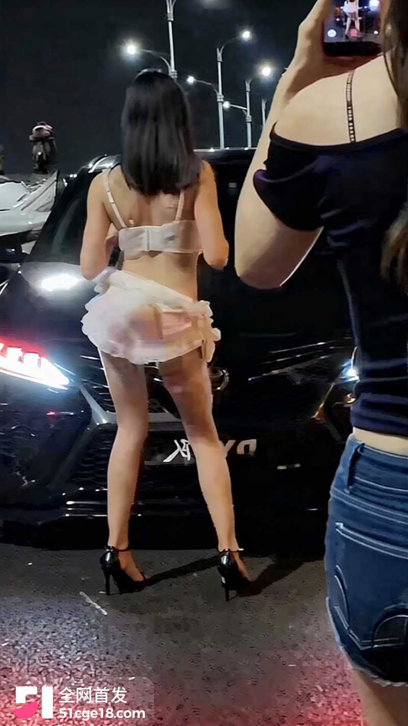 广东肇庆传祺车友会骚鸡当众辣舞视频4