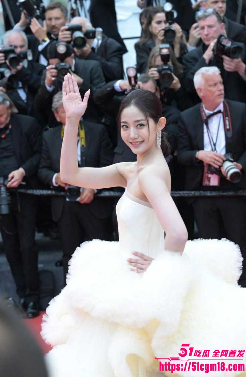 万千惠拿裸照当婚礼迎宾照014