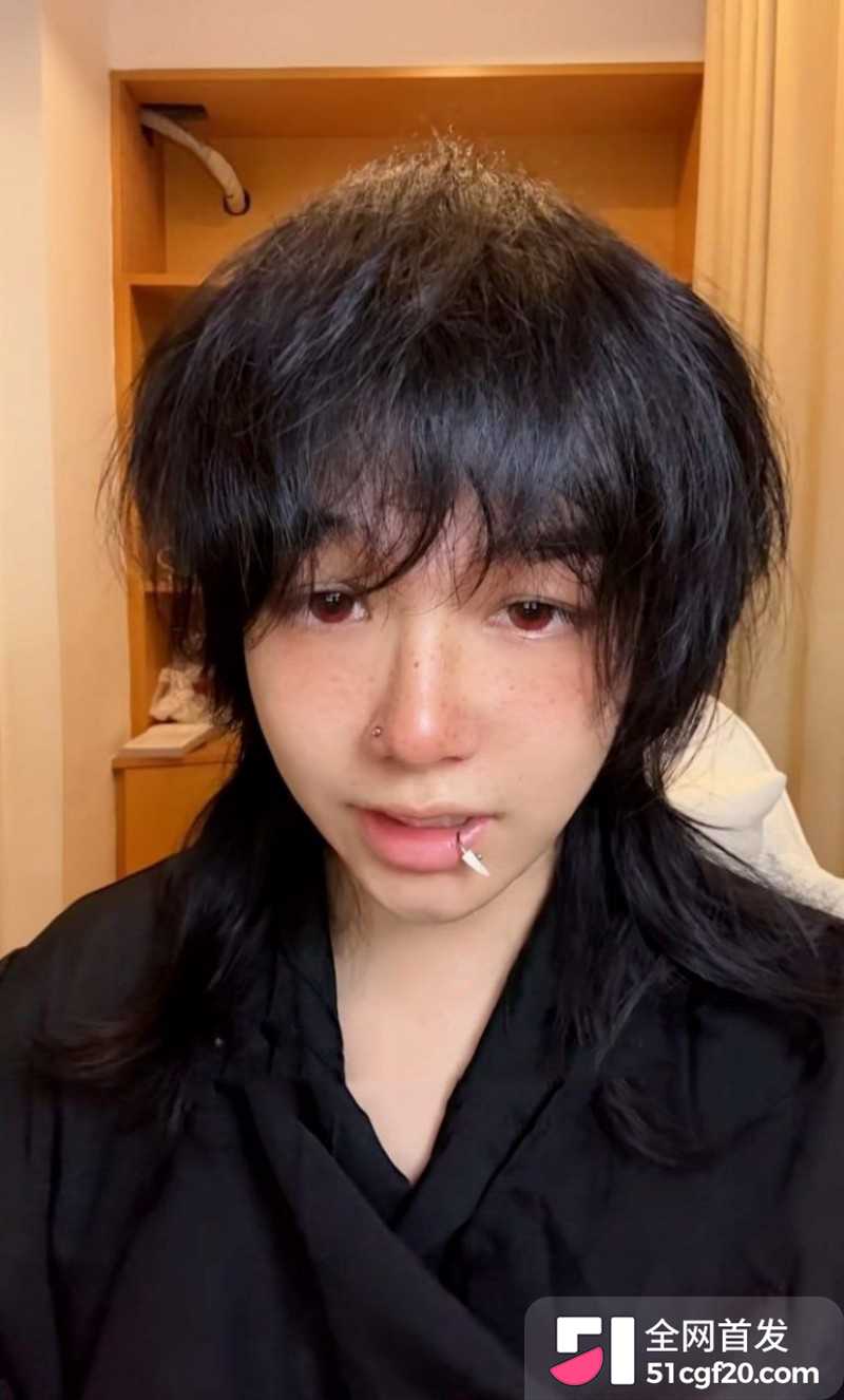 抖音天才交易员 萌小栖 被男网红氯雷她定举报2