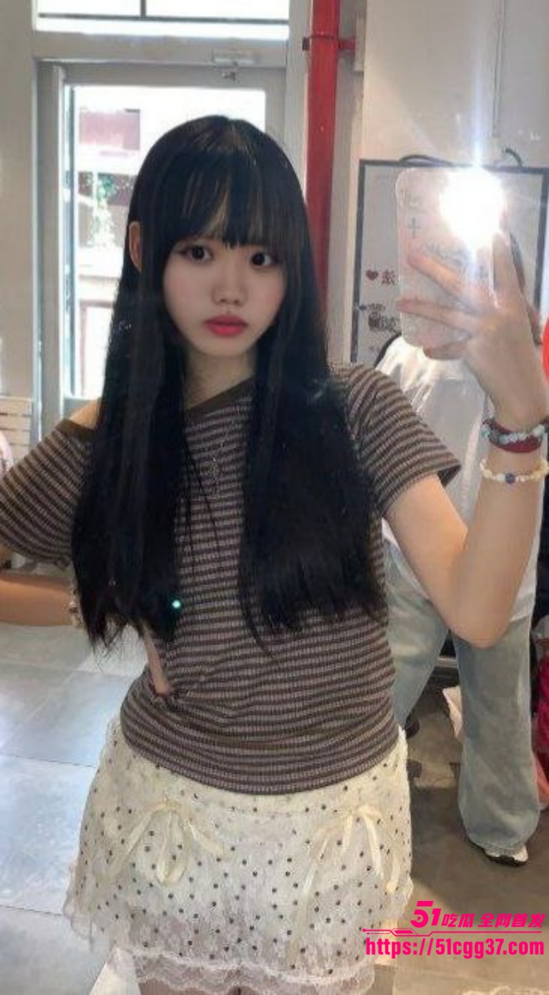 广西精神小妹 龙冰瑶 裸贷视频流出  1
