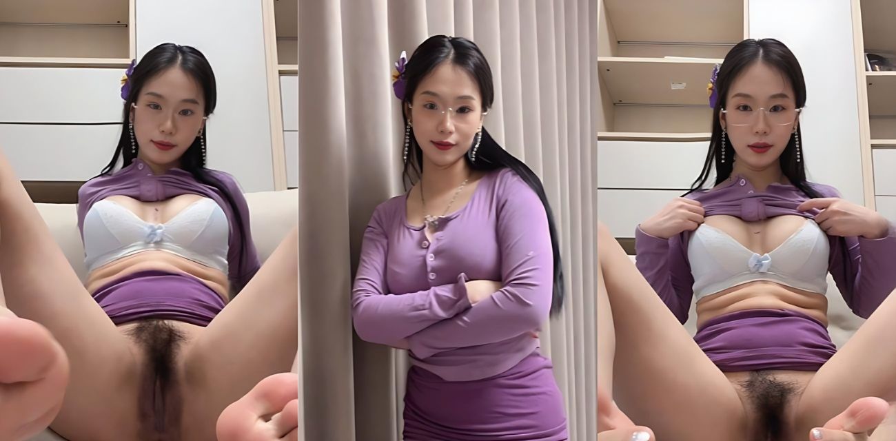 高人气美腿女神 宵夜 重金定制福利 风骚眼镜娘发情自慰 掰臀淫语尽显母狗本性！