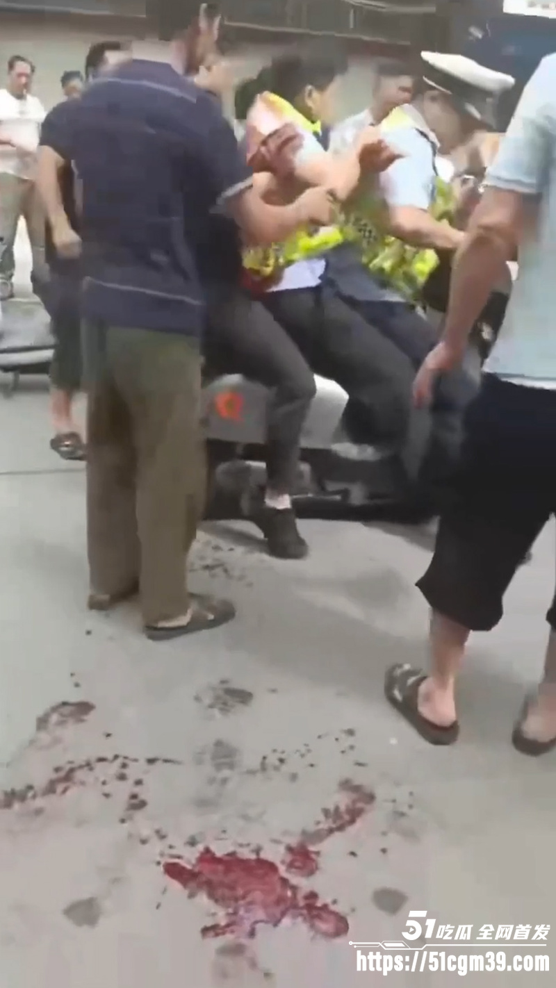 广西玉林砍人狂魔 30岁男子当街发疯 6 广西玉林砍人狂魔 30岁男子当街发疯 6