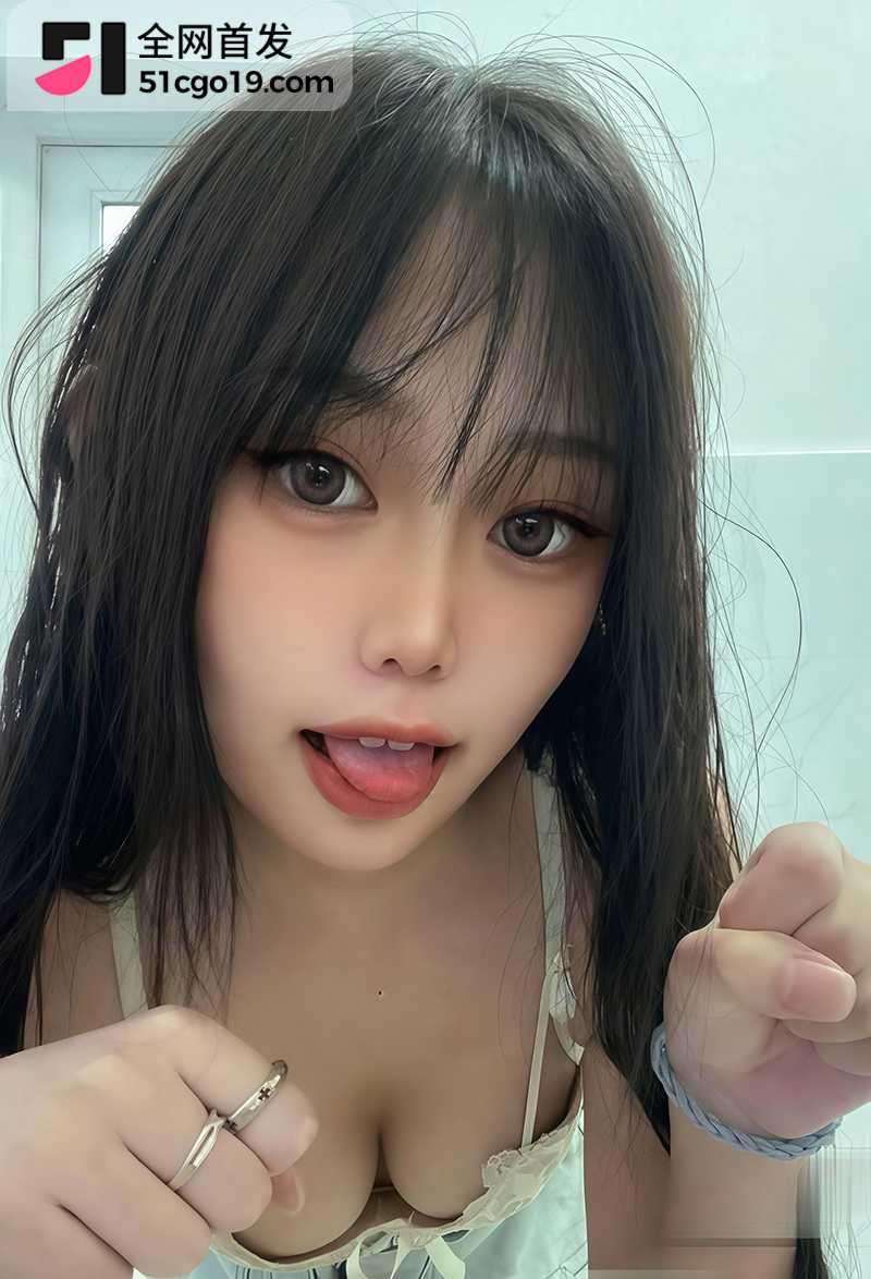 淫荡母狗寝室私拍泄密 2 拷贝