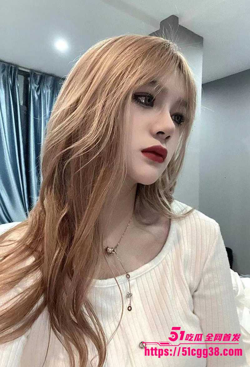 上海超美精神小妹情侣淫片流出 1 拷贝