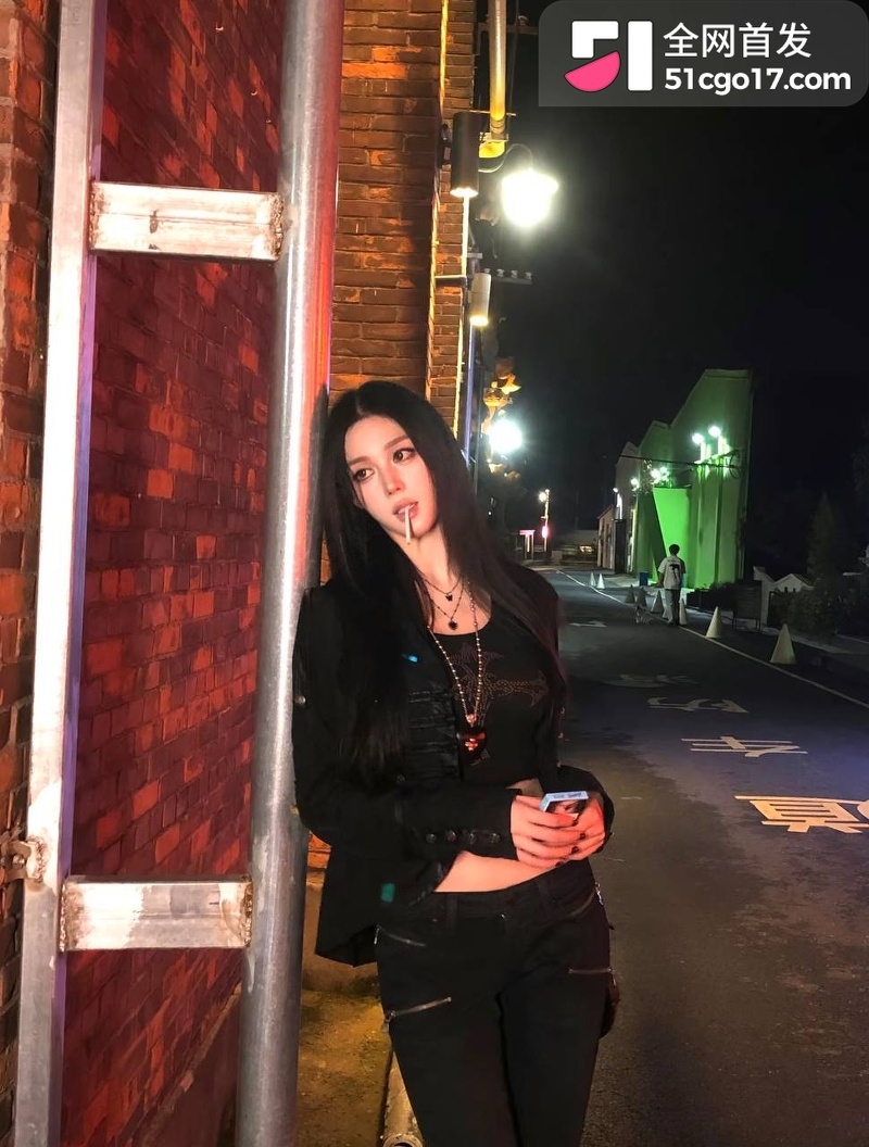 500万粉情侣博主Alex和一雯白订婚后闪分 8