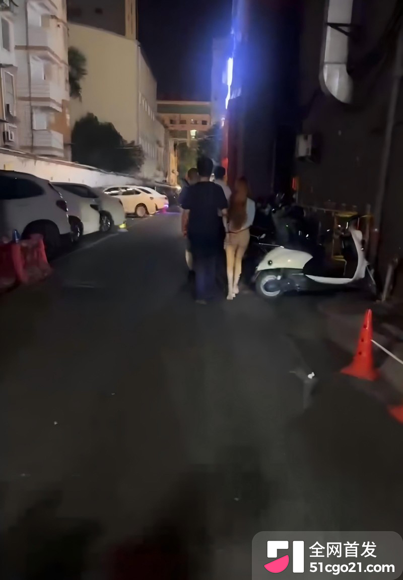 南宁埌西再现扫黄行动 多名站街女被抓10