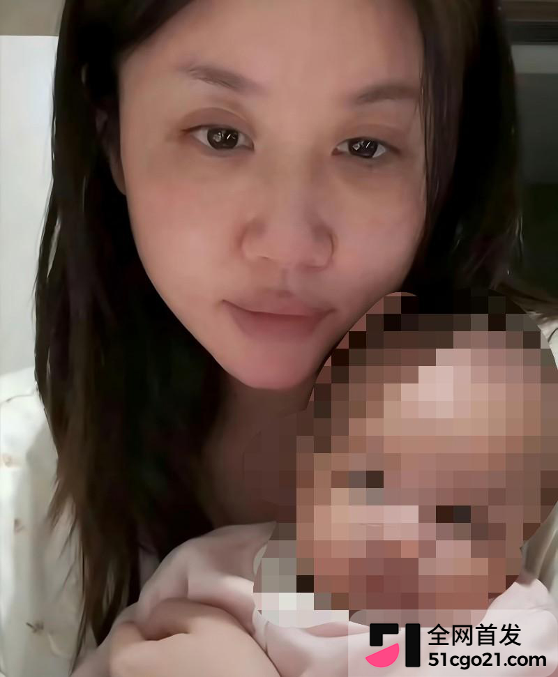 小洛熙妈妈再次发声 凌晨连发两个视频 2