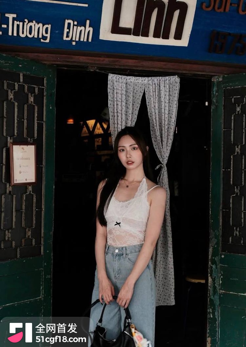 华裔网红 VickyLim 情侣自拍 3