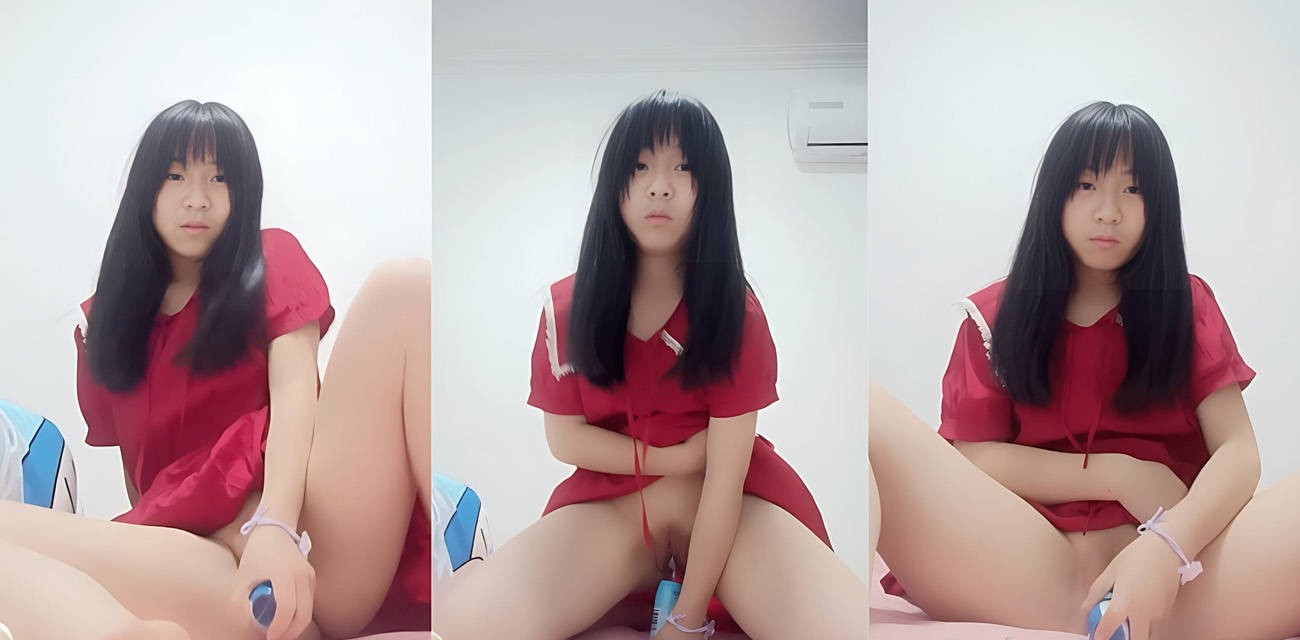 超淫少女自慰视频全网疯传 小萝莉双洞全开 白虎嫩穴玻璃瓶狂插自慰 反差至极！