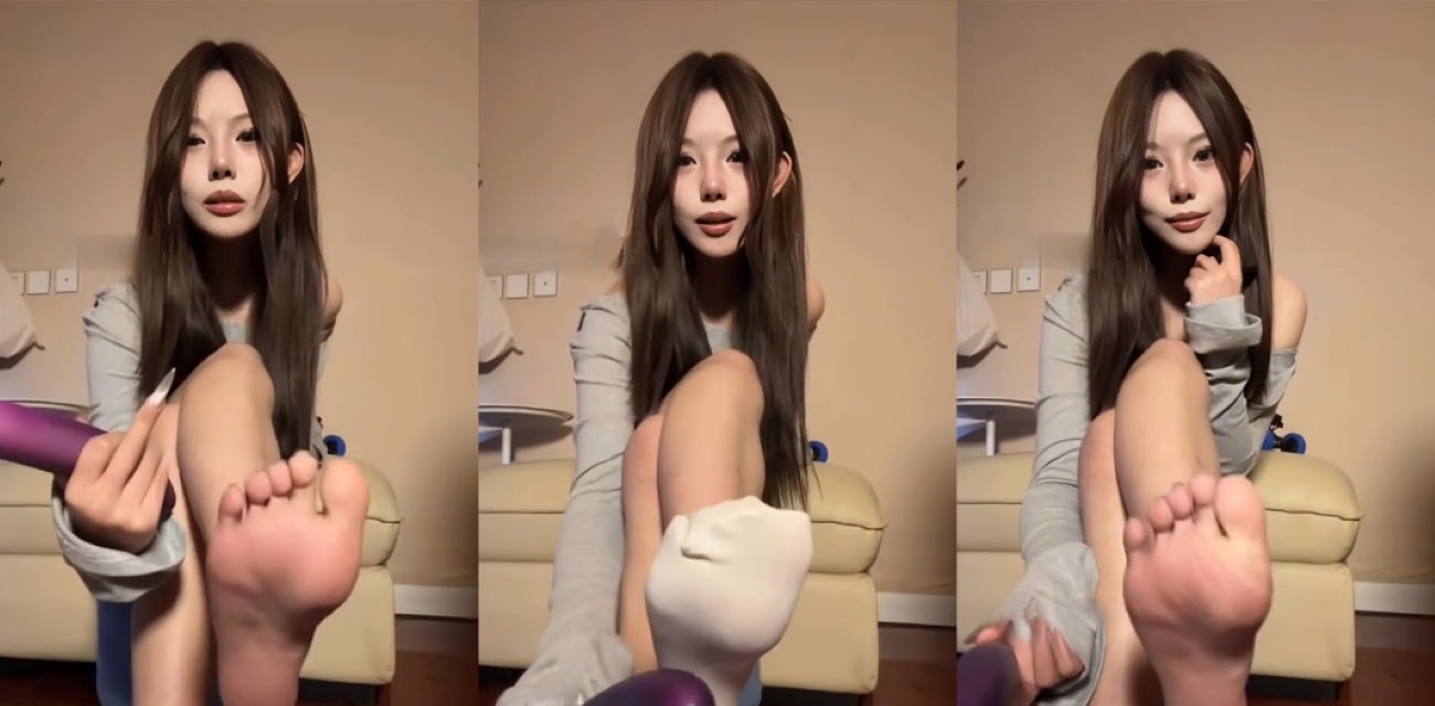 高颜值女神裸足白棉袜羞辱寸止 鞋底怼脸淫语狂轰 撩到鸡巴爆炸却不让射 视觉听觉双重刺激！