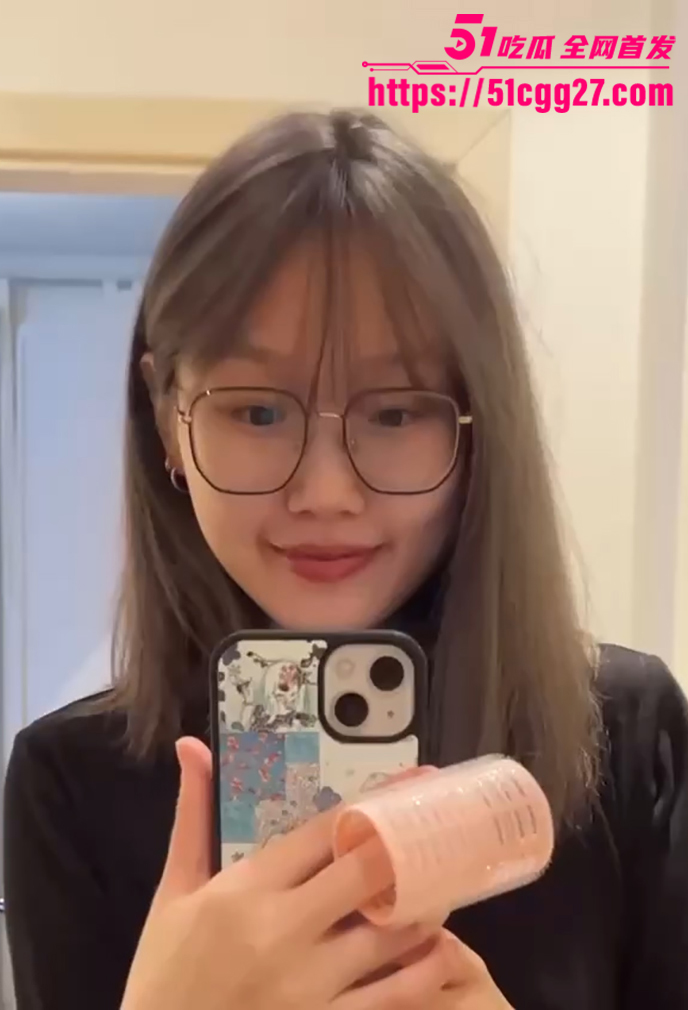 黄毛精神小妹不雅视频流出 1 拷贝