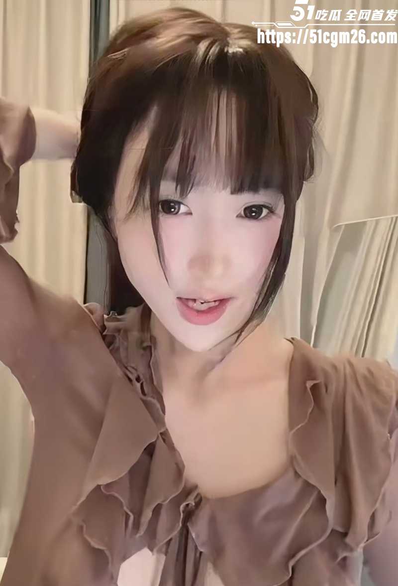 国产颜值女主播smallcake阿黑颜自慰直播回放1拷贝