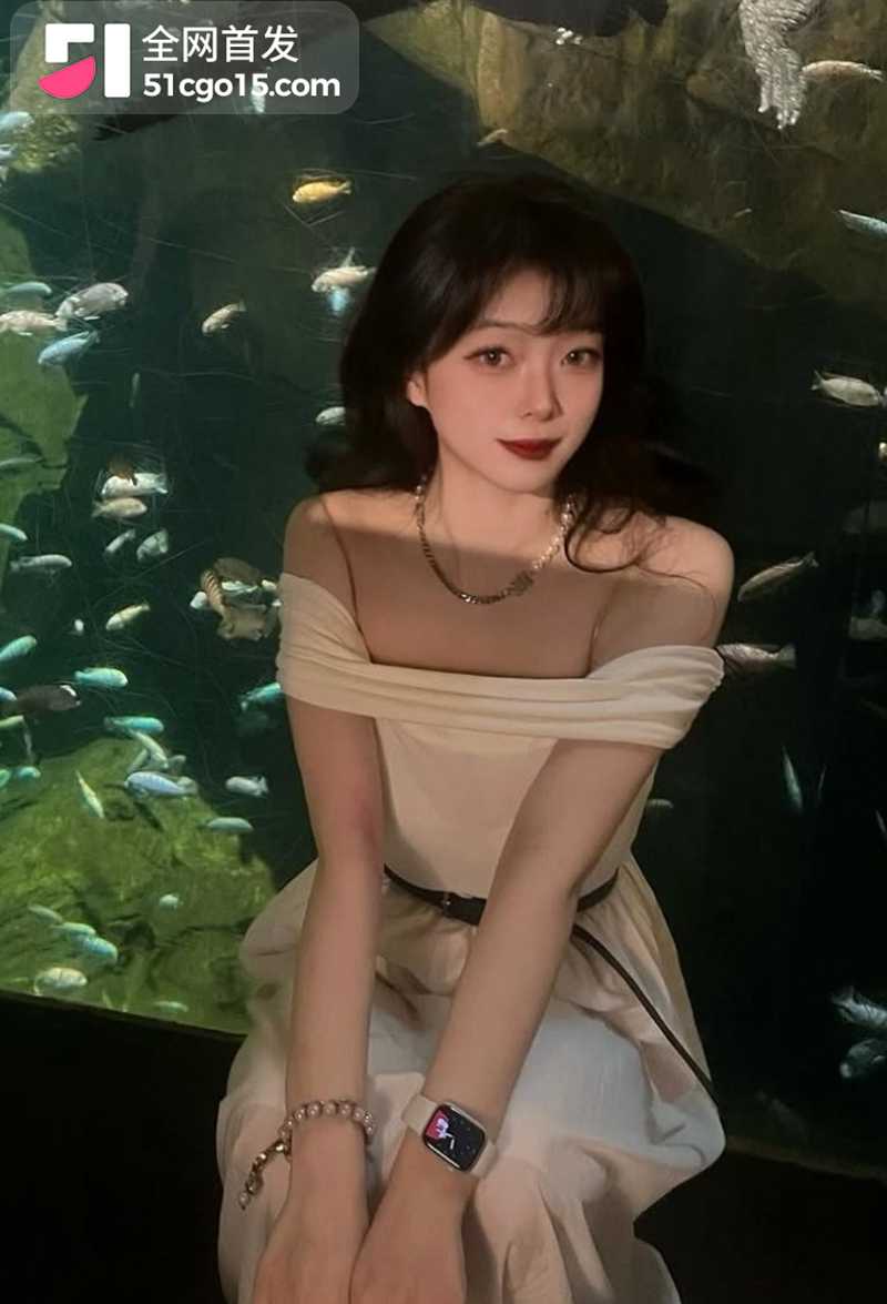 极品高颜值武汉反差婊骚货余思韵破处视频流出2拷贝