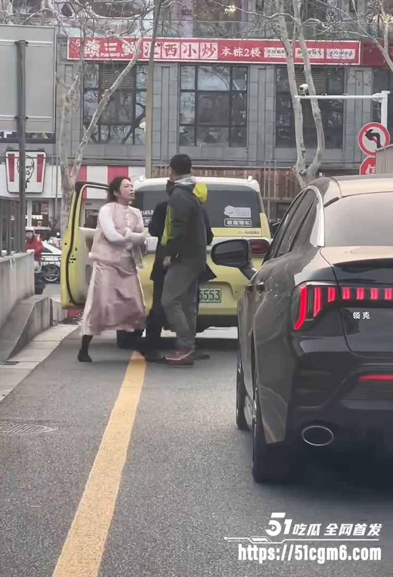 江苏扬州路怒症遇碰瓷姐视频曝光 1 拷贝