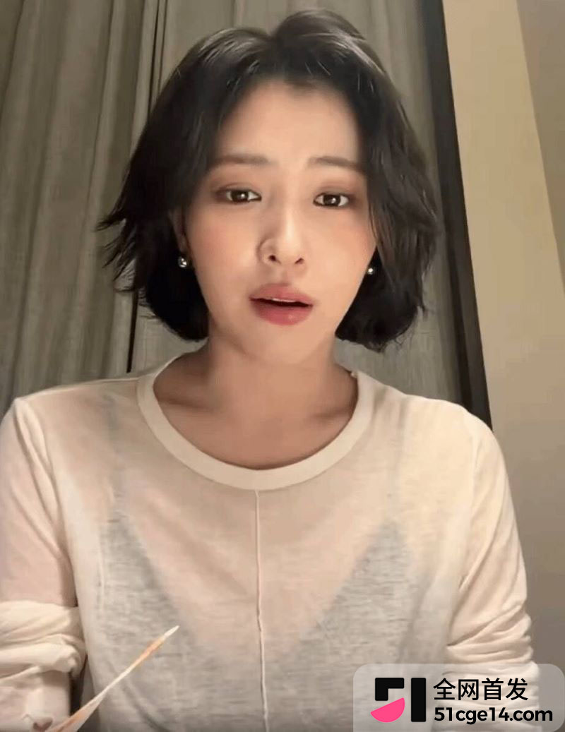 韩国知名女星申留真巡演时伸手扣逼 7