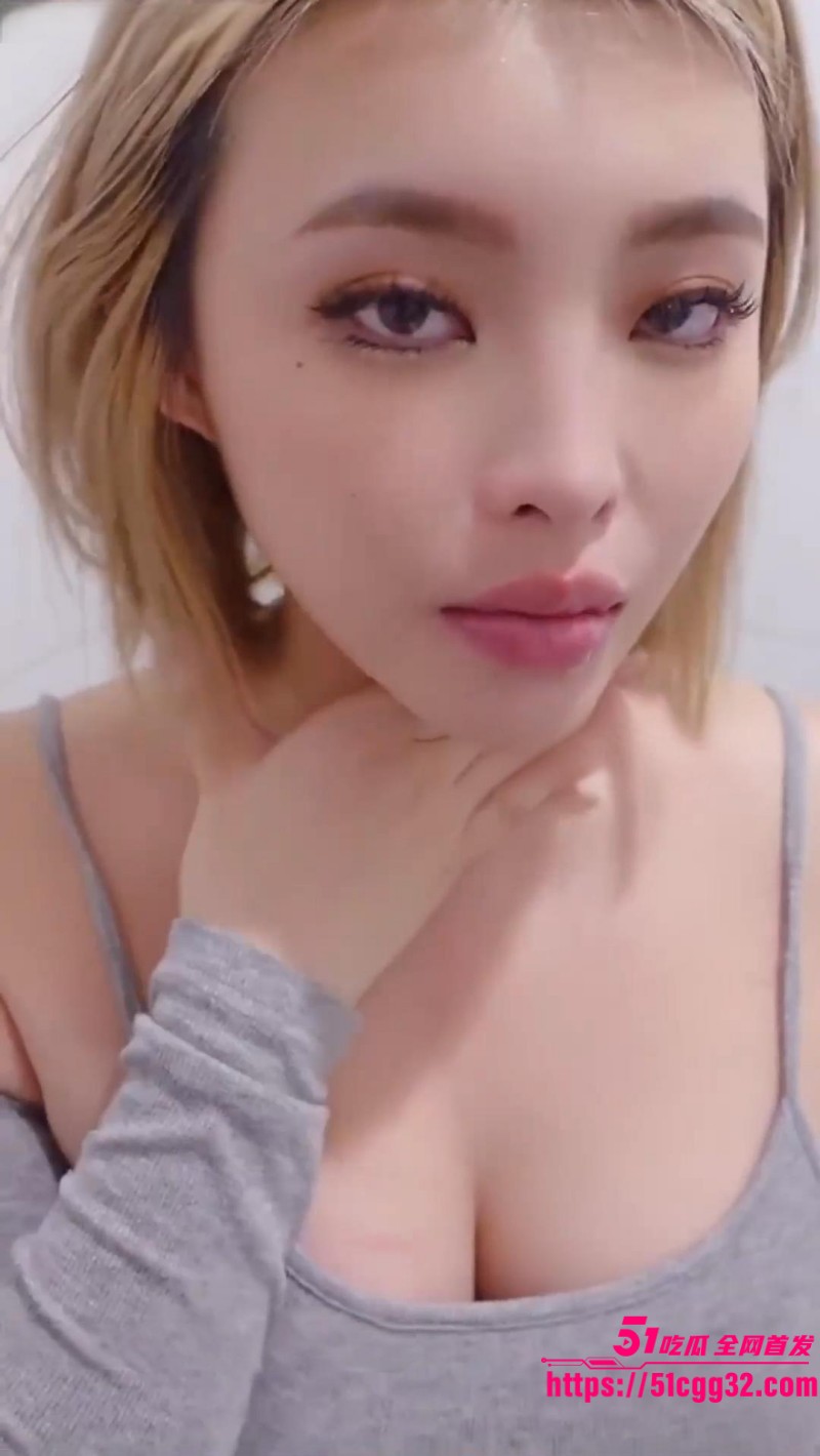 巨乳网黄 kitty2002102 定制福利私拍 线下约炮粉丝口爆榨精 后入爆操肥臀夹屌喷水不止 1
