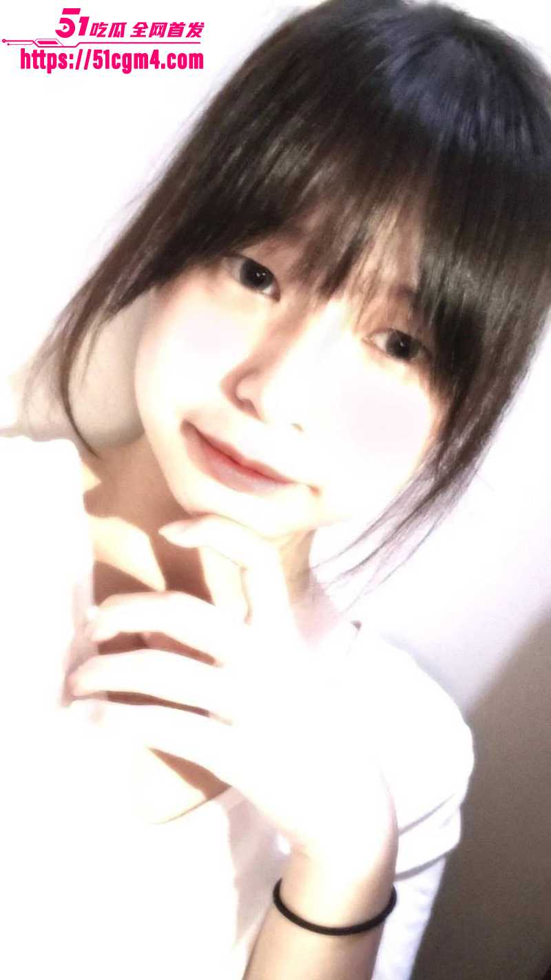 06年大奶学生妹 金主高价定制裸舞 1
