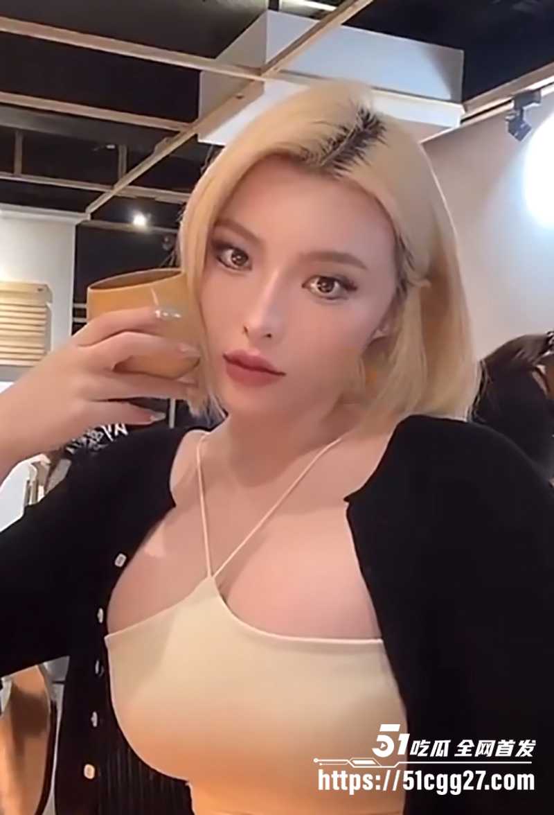 推特网红kitty沉浸式感受极品女神地下车库口交第一视角视频流出1拷贝