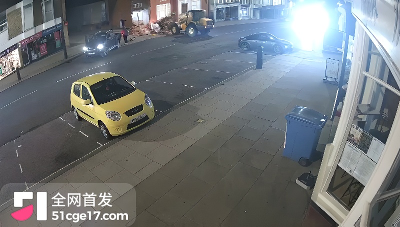 英国惊现暴力抢 ATM 5